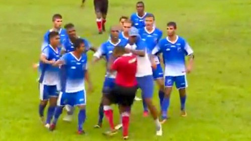 Futbal_Brazília_inzultácia